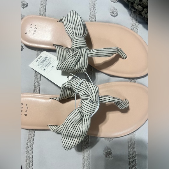 A new day bow sandals size 7 1/2 - Picture 2 of 3